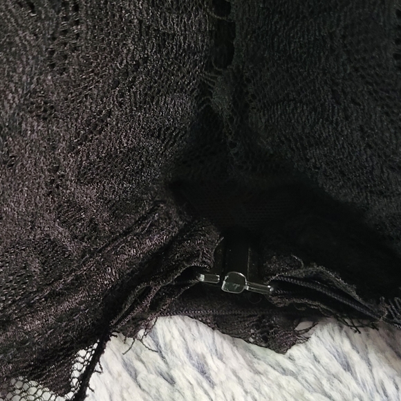 VS PINK bra 32DD - Picture 3 of 4